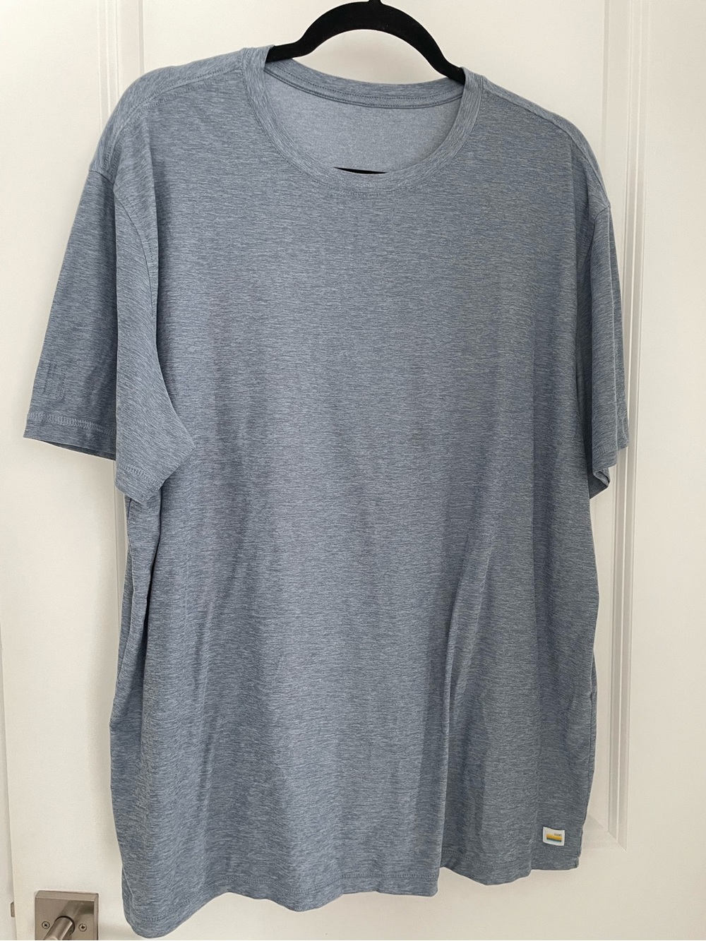 Vuori Men's Strato Tech Tee Style V126 Size XXL Blue Casual Athleisure.  24